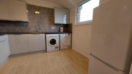 3 bedroom Flat to let in Headland Court, Aberdeen, AB10