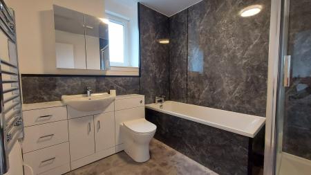 3 bedroom Flat to let in Headland Court, Aberdeen, AB10