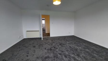 3 bedroom Flat to let in Headland Court, Aberdeen, AB10