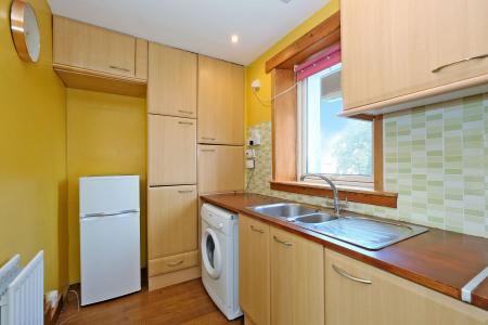 2 bedroom Flat for sale in Tullos Place, Torry, Aberdeen, AB11