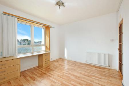 2 bedroom Flat for sale in Tullos Place, Torry, Aberdeen, AB11