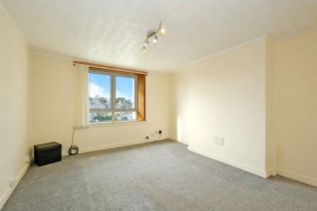 2 bedroom Flat for sale in Tullos Place, Torry, Aberdeen, AB11