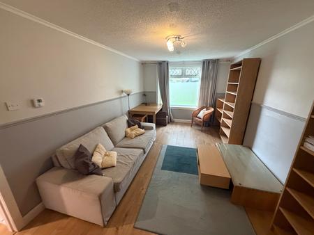 2 bedroom Flat to let in Ash-Hill Road, Foresterhill, Aberdeen, AB16