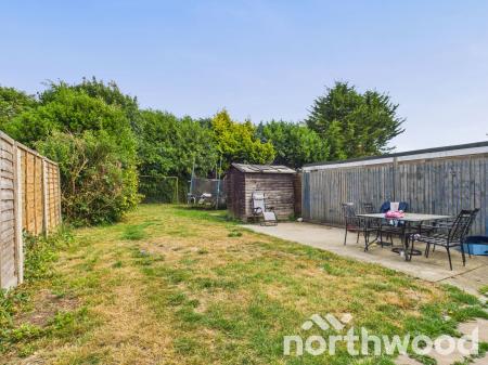 3 bedroom Semi-detached house for sale in Ashborne Close, Kennington, Ashford, TN24