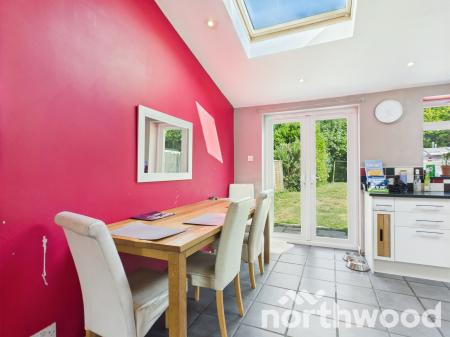 3 bedroom Semi-detached house for sale in Ashborne Close, Kennington, Ashford, TN24