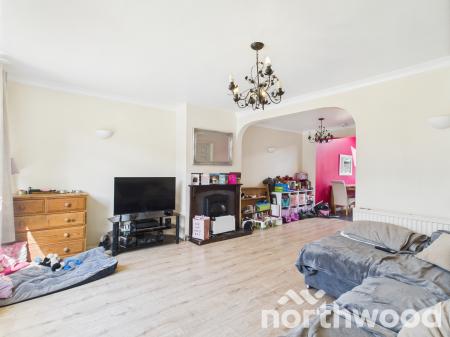 3 bedroom Semi-detached house for sale in Ashborne Close, Kennington, Ashford, TN24