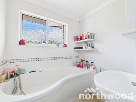 3 bedroom Semi-detached house for sale in Ashborne Close, Kennington, Ashford, TN24