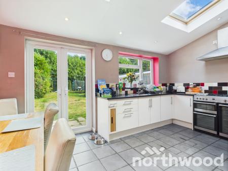 3 bedroom Semi-detached house for sale in Ashborne Close, Kennington, Ashford, TN24