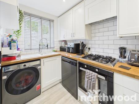 2 bedroom End of terrace house for sale in Badgers Den, Singleton, Ashford, TN23