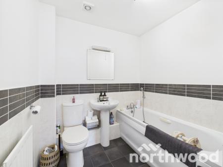 2 bedroom Apartment for sale in Hedgers Way, Chartfields, Ashford, TN23