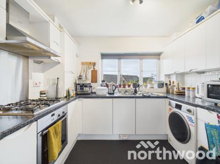 2 bedroom Apartment for sale in Hedgers Way, Chartfields, Ashford, TN23