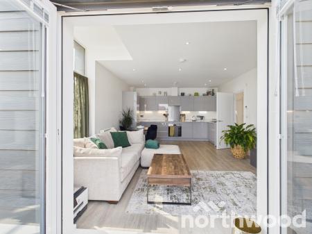 2 bedroom Apartment for sale in Highwood Drive, Chilmington Lakes, Ashford, TN23