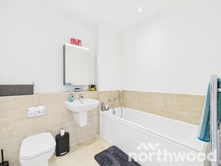 2 bedroom Apartment for sale in Highwood Drive, Chilmington Lakes, Ashford, TN23