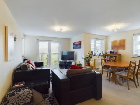 2 bedroom Flat for sale in Jack Dunbar Place, Repton Park, Ashford, TN23
