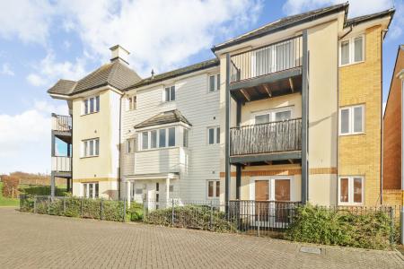 2 bedroom Flat for sale in Jack Dunbar Place, Repton Park, Ashford, TN23