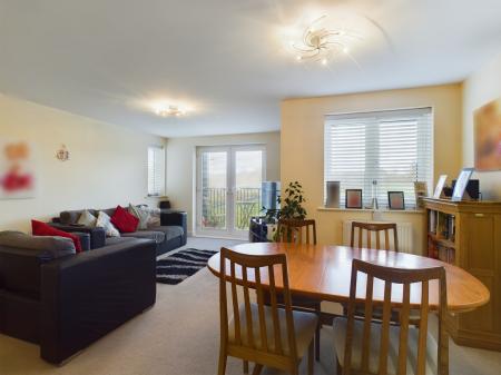 2 bedroom Flat for sale in Jack Dunbar Place, Repton Park, Ashford, TN23