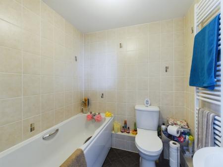 2 bedroom Flat for sale in Jack Dunbar Place, Repton Park, Ashford, TN23