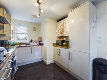 2 bedroom Flat for sale in Jack Dunbar Place, Repton Park, Ashford, TN23