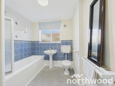 2 bedroom Terraced House for sale in Kent Avenue, Town Centre, Ashford, TN24