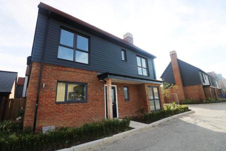 4 bedroom Detached house for sale in Lakeview Gardens, Chilmington Green, Ashford, TN23
