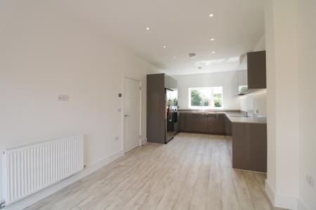 4 bedroom Detached house for sale in Lakeview Gardens, Chilmington Green, Ashford, TN23