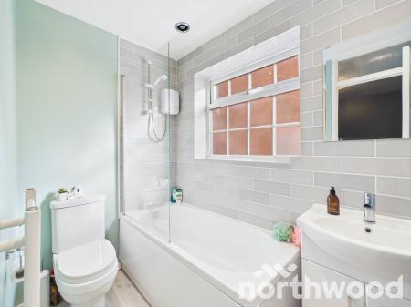 2 bedroom End of terrace house for sale in Manorfield, Singleton, Ashford, TN23