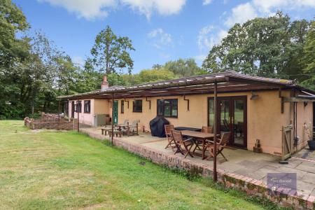 5 bedroom Bungalow for sale in Nickley Wood Road, Shadoxhurst, TN26