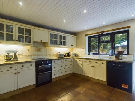 5 bedroom Bungalow for sale in Nickley Wood Road, Shadoxhurst, TN26