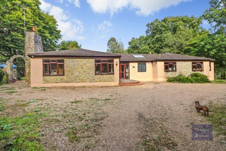 5 bedroom Bungalow for sale in Nickley Wood Road, Shadoxhurst, TN26