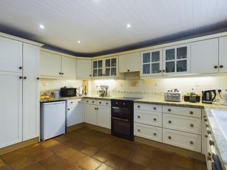 5 bedroom Bungalow for sale in Nickley Wood Road, Shadoxhurst, TN26