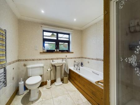 5 bedroom Bungalow for sale in Nickley Wood Road, Shadoxhurst, TN26