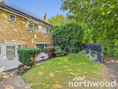 3 bedroom End of terrace house for sale in Oak Tree Road, Ashford, Ashford, TN23