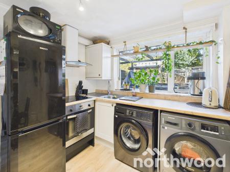 3 bedroom End of terrace house for sale in Oak Tree Road, Ashford, Ashford, TN23