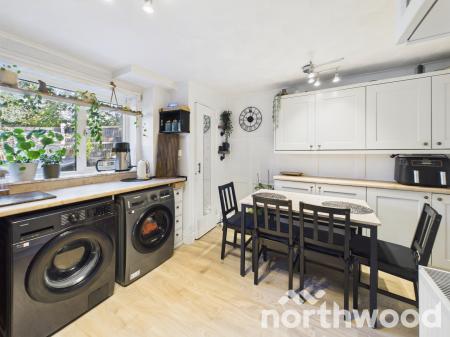 3 bedroom End of terrace house for sale in Oak Tree Road, Ashford, Ashford, TN23