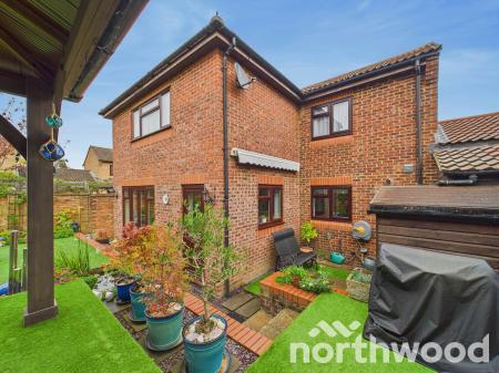 4 bedroom Link detached house for sale in Red Tree Orchard, Singleton, Ashford, TN23