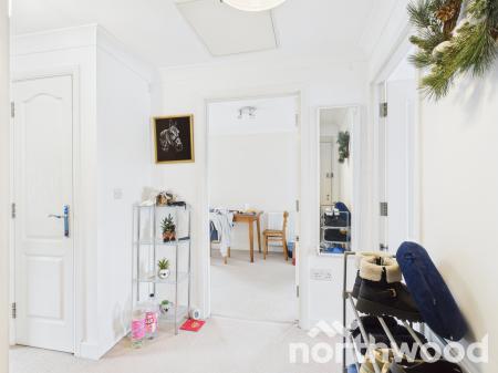 2 bedroom Flat for sale in Running Foxes Lane, Singleton, Ashford, TN23