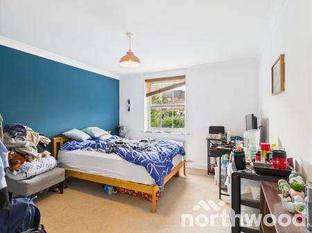 2 bedroom Flat for sale in Running Foxes Lane, Singleton, Ashford, TN23