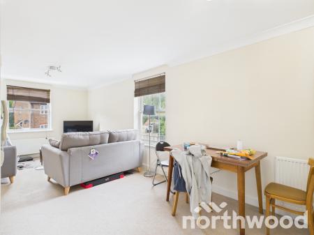 2 bedroom Flat for sale in Running Foxes Lane, Singleton, Ashford, TN23