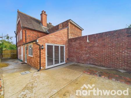 2 bedroom Semi-detached house for sale in Station Road, Pluckley, TN27