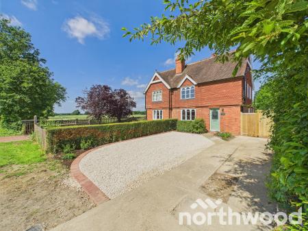 2 bedroom Semi-detached house for sale in Station Road, Pluckley, TN27