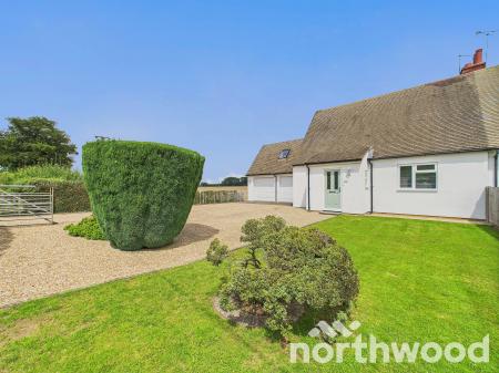 3 bedroom Bungalow for sale in Waterside Terrace, Great Chart, Ashford, TN23