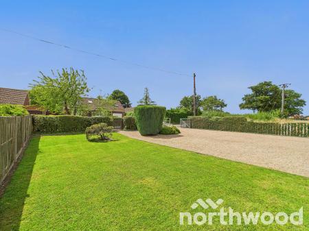 4 bedroom Bungalow for sale in Waterside Terrace, Great Chart, Ashford, TN23