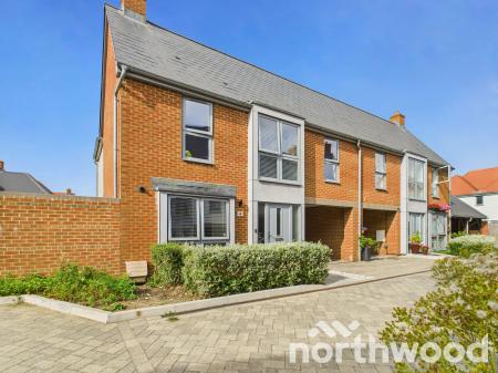 3 bedroom Link detached house for sale in Pochard Drive, Conningbrook Lakes, Ashford, TN24