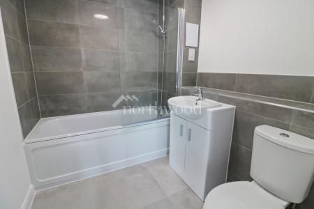 2 bedroom Flat to let in New Town Road, New Town, Ashford, TN24