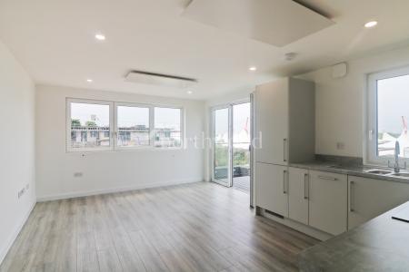 2 bedroom Flat to let in New Town Road, New Town, Ashford, TN24