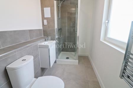 2 bedroom Flat to let in New Town Road, New Town, Ashford, TN24