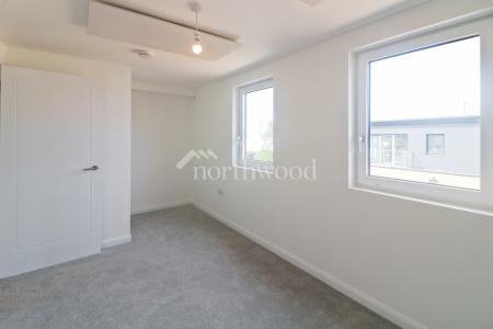 2 bedroom Flat to let in New Town Road, New Town, Ashford, TN24