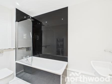 2 bedroom Flat to let in Victoria Crescent, Ashford, TN23