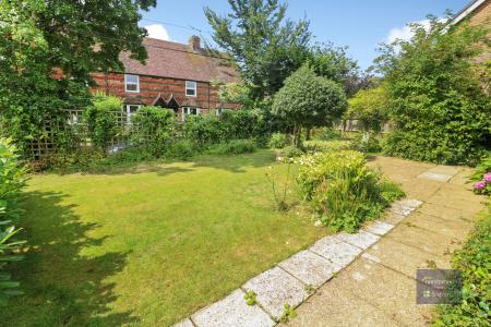 3 bedroom Detached house to let in Wye Road, Boughton Aluph, TN25