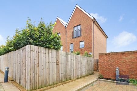 4 bedroom Town house to let in Chilmington Avenue, Chilmington Green, Ashford, TN23